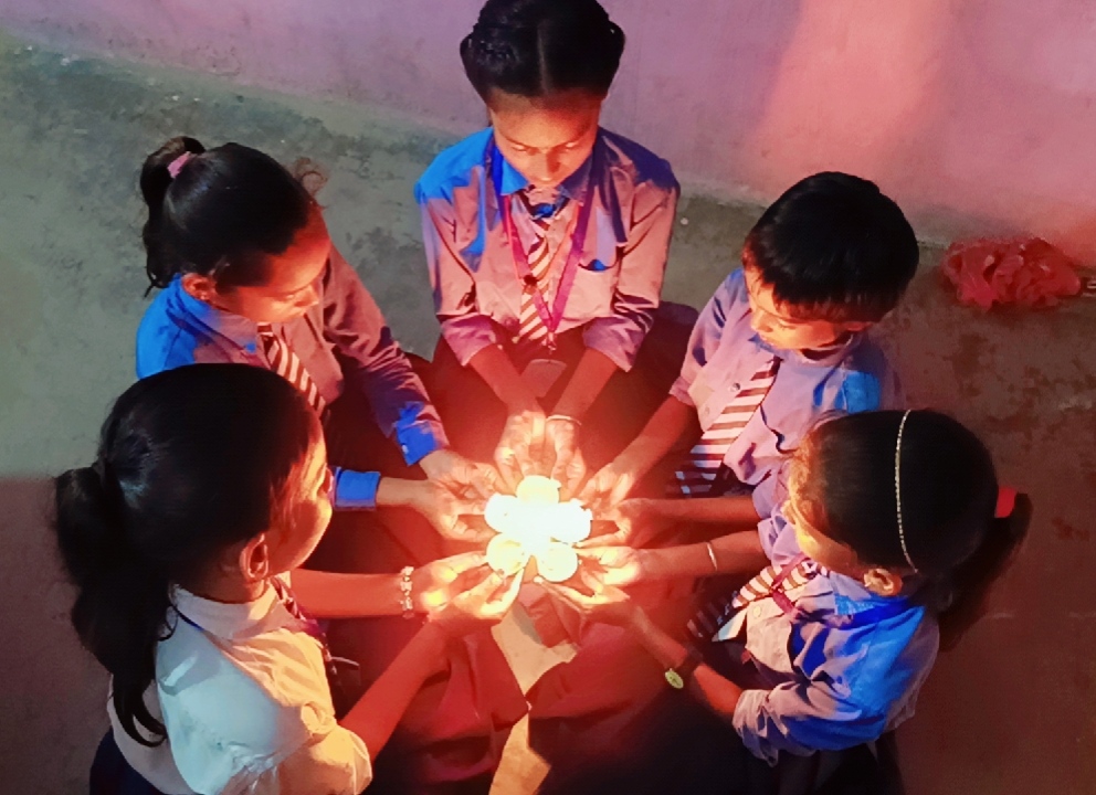 एक छोटे से विद्यालय के लिए एक शिक्षक की नवाचार पूर्ण पहल 
